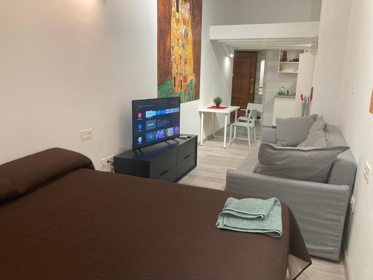 Golondrinas De Malaga "Apartamentos Con Mucho Arte" Y Terraza Solarium En Coliving Esterno foto