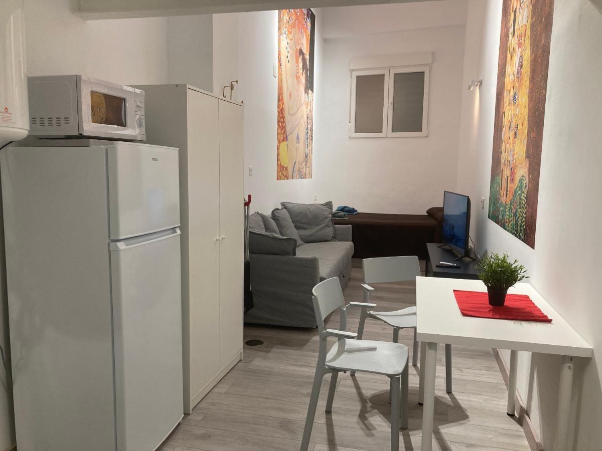 Golondrinas De Malaga "Apartamentos Con Mucho Arte" Y Terraza Solarium En Coliving Esterno foto